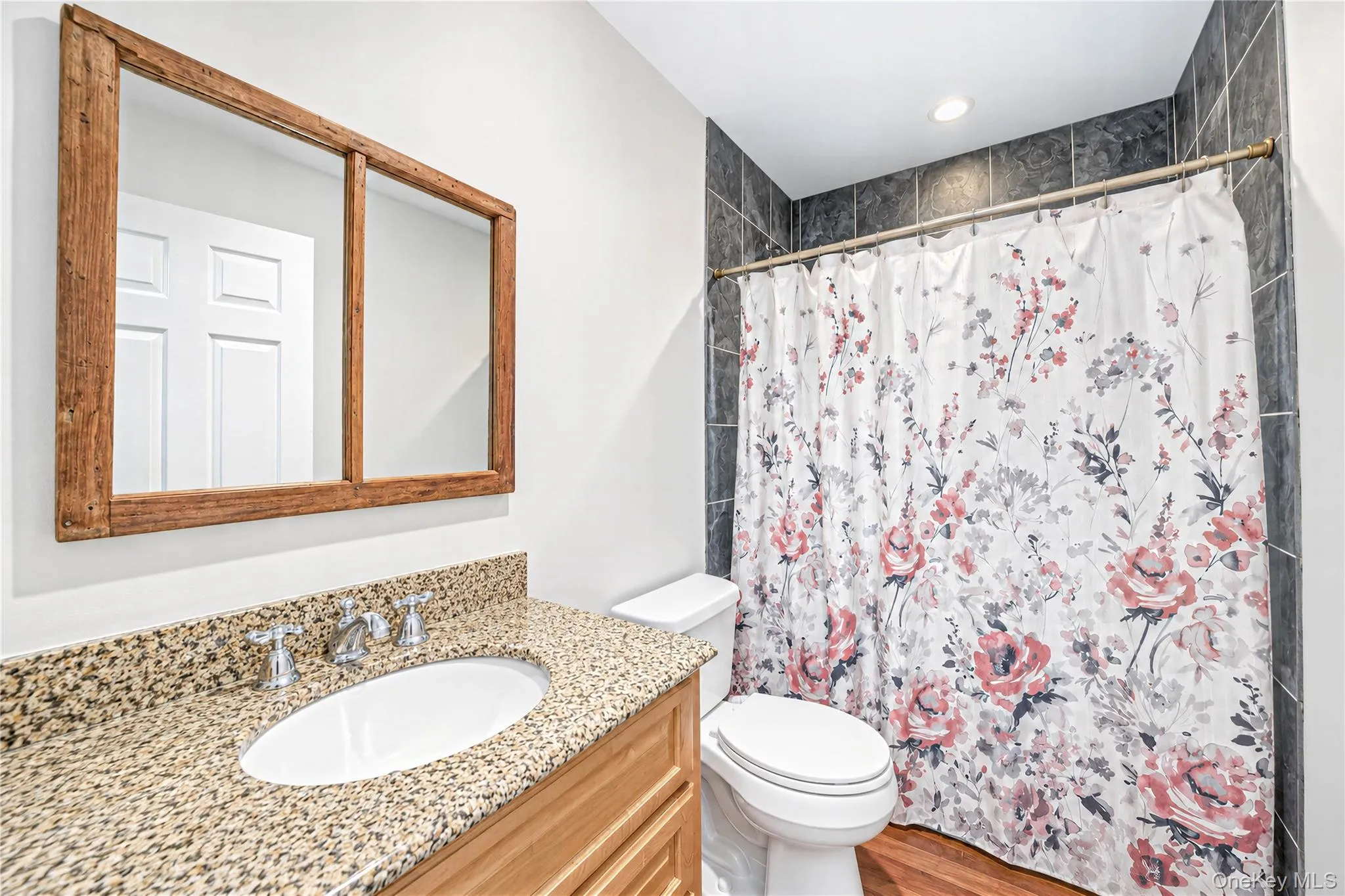 Bath off en suite Bath off en suite