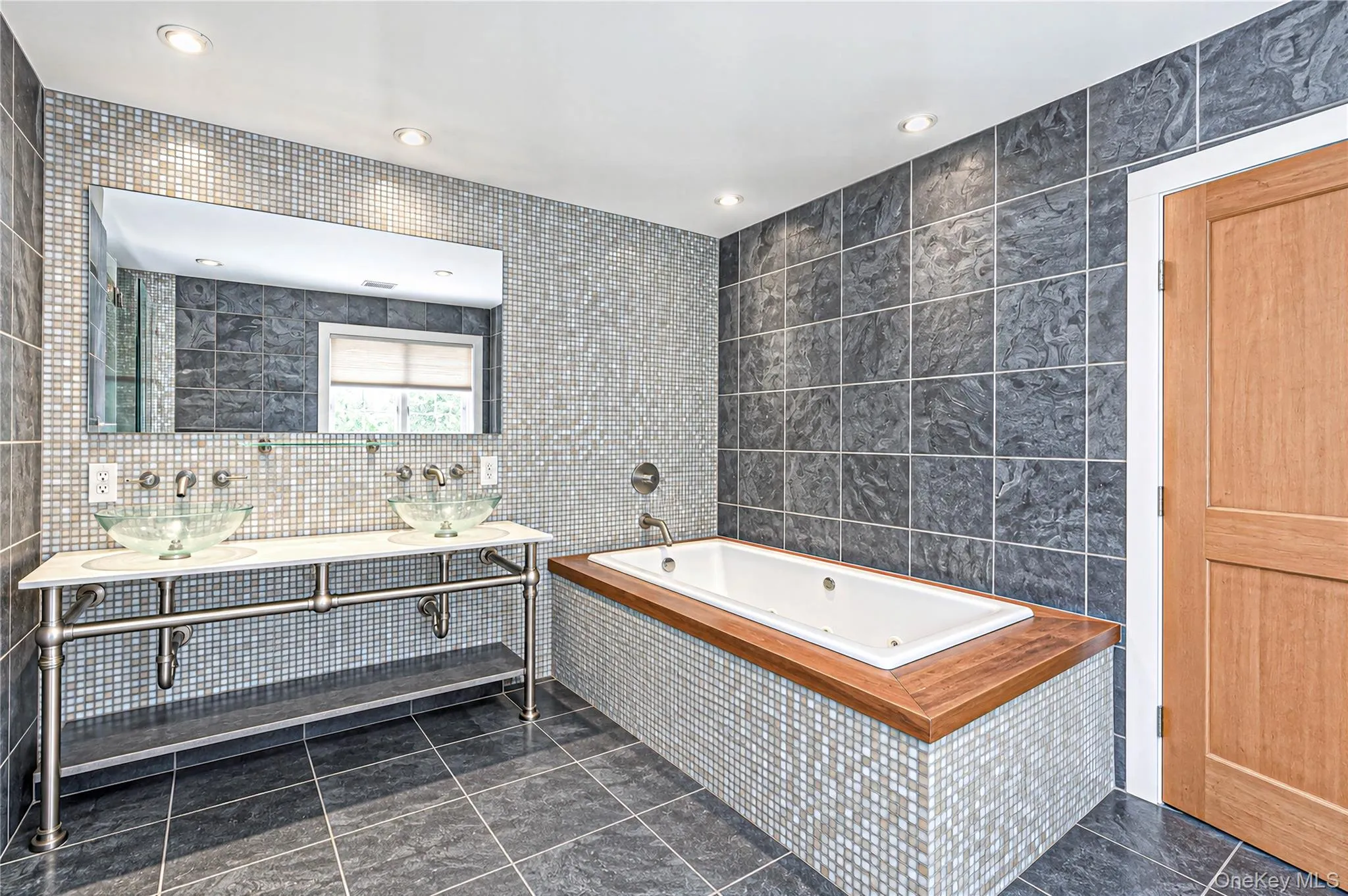Soaking tub, radiant heat Soaking tub, radiant heat