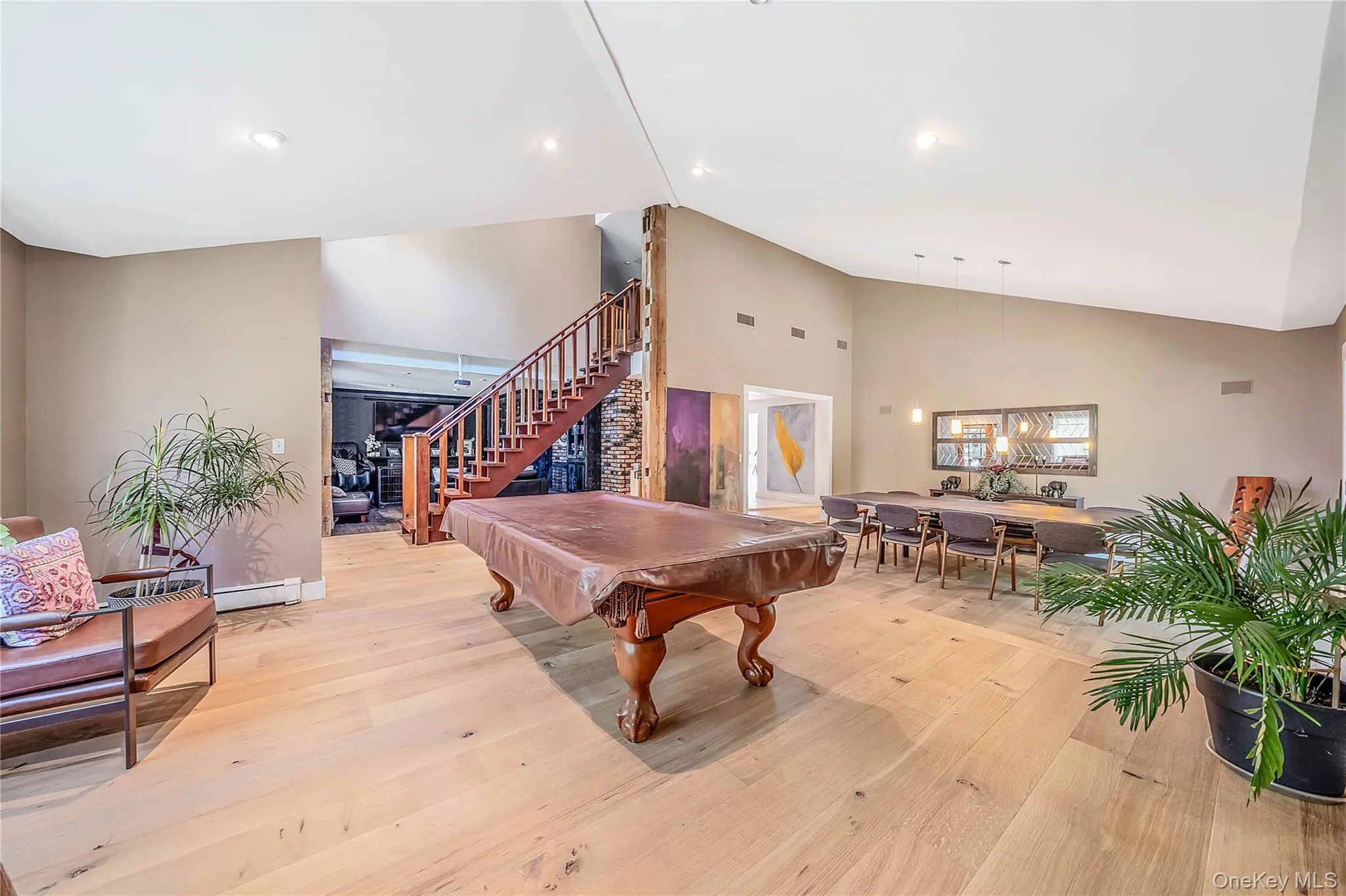 Entertainer's delight - open floor plan with soaring ceilings Entertainer's delight - open floor plan with soaring ceilings