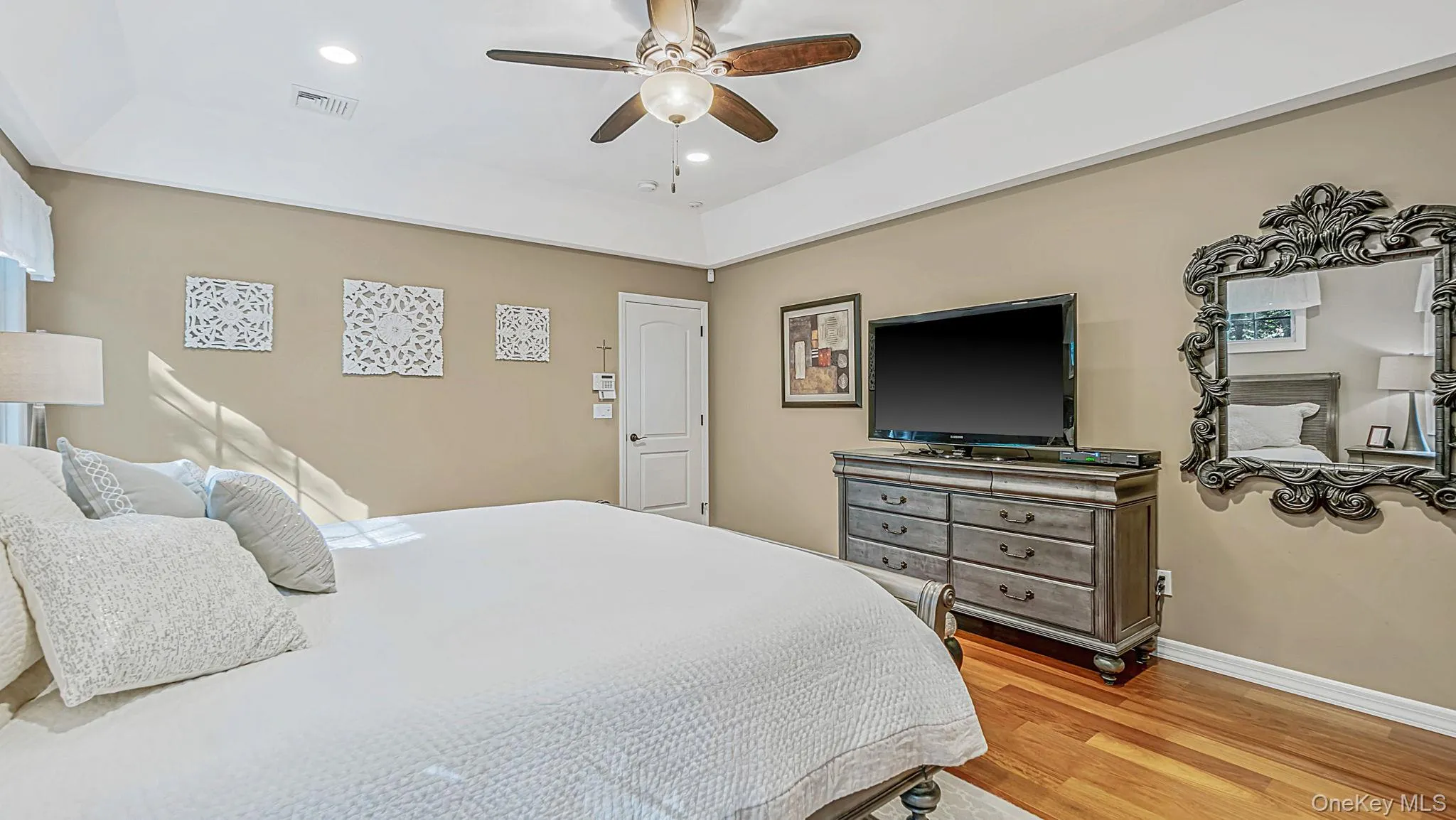 Two walk in closets, access to en suite bath Two walk in closets, access to en suite bath