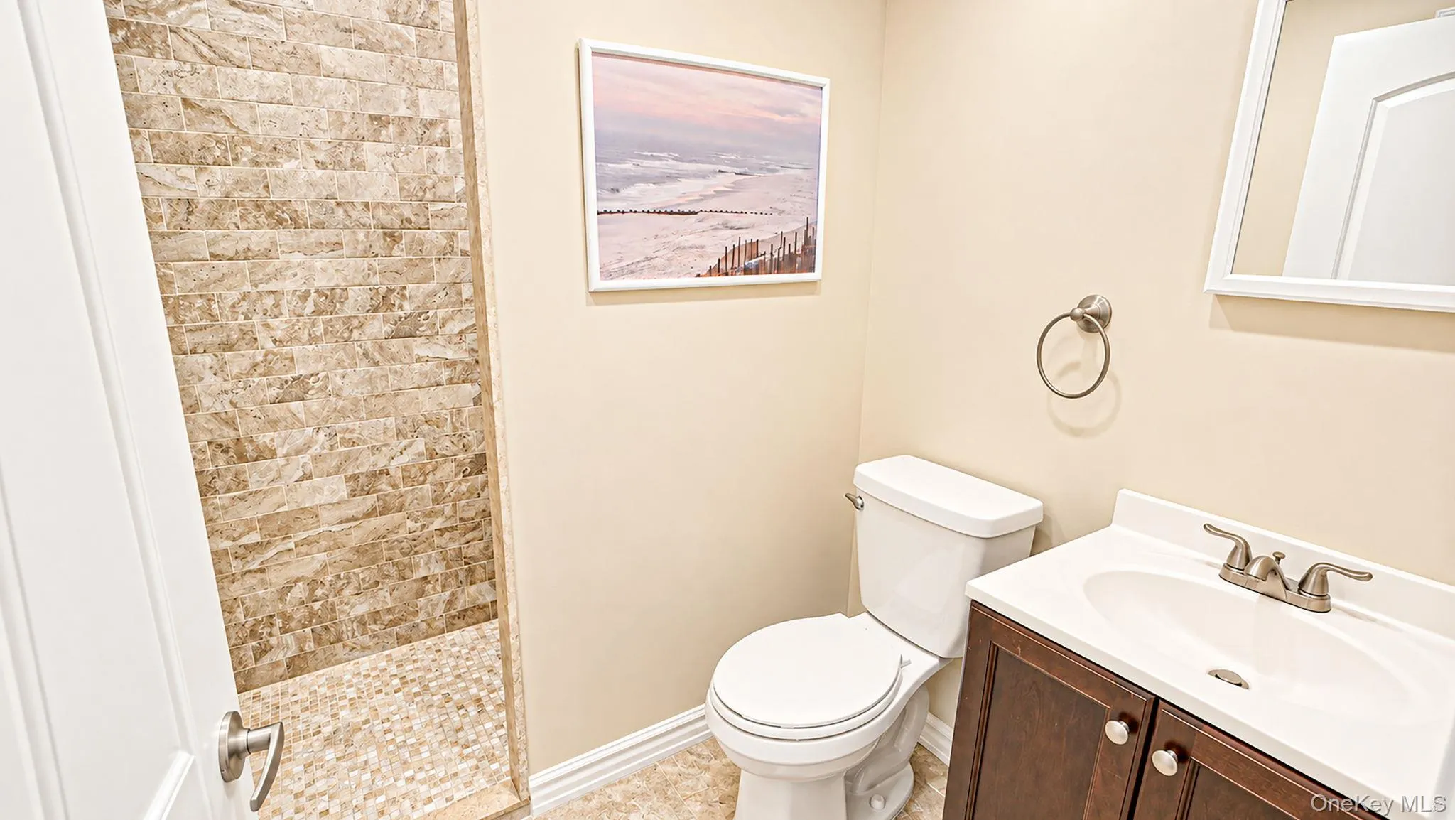 En Suite 2 - single sink vanity, walk in shower En Suite 2 - single sink vanity, walk in shower