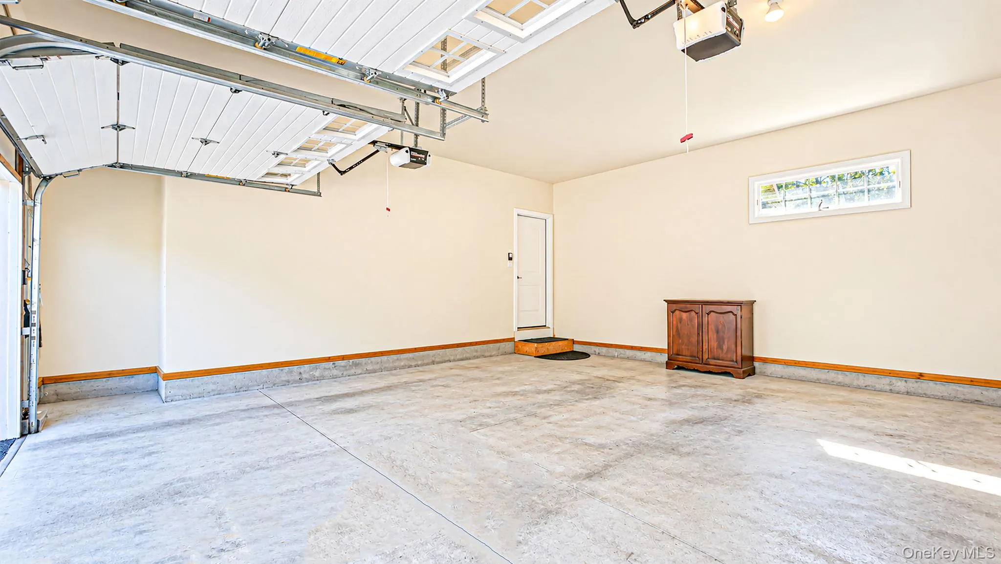 Spacious garage Spacious garage
