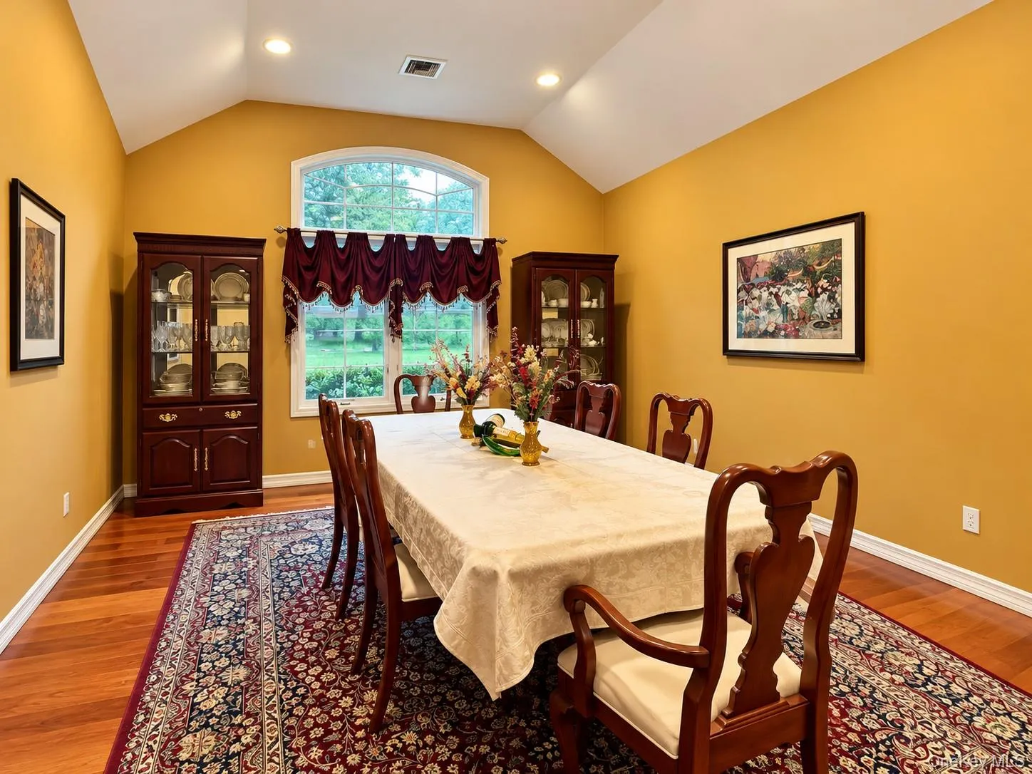 Formal Dining Room - gracious space for holdiays, elegant evenings Formal Dining Room - gracious space for holdiays, elegant evenings