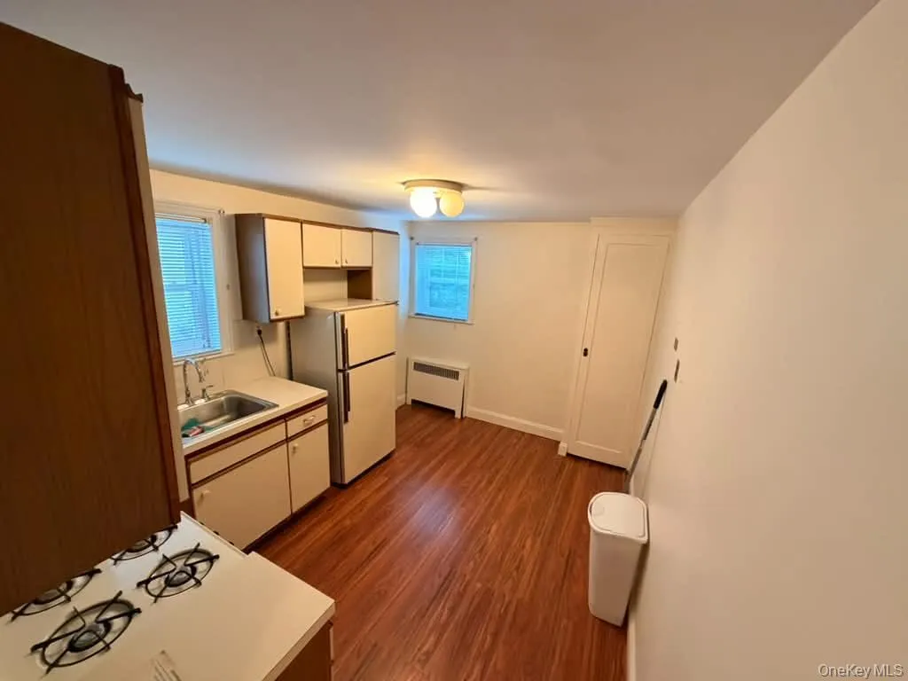 1843 Yates Avenue, New York, NY, 1 Bedroom Bedrooms, 3 Rooms Rooms,1 BathroomBathrooms,Residential Lease,For Rent,Yates Avenue,0,1058407 1843 Yates Avenue, New York, NY, 1 Bedroom Bedrooms, 3 Rooms Rooms,1 BathroomBathrooms,Residential Lease,For Rent,Yates Avenue,0,1058407