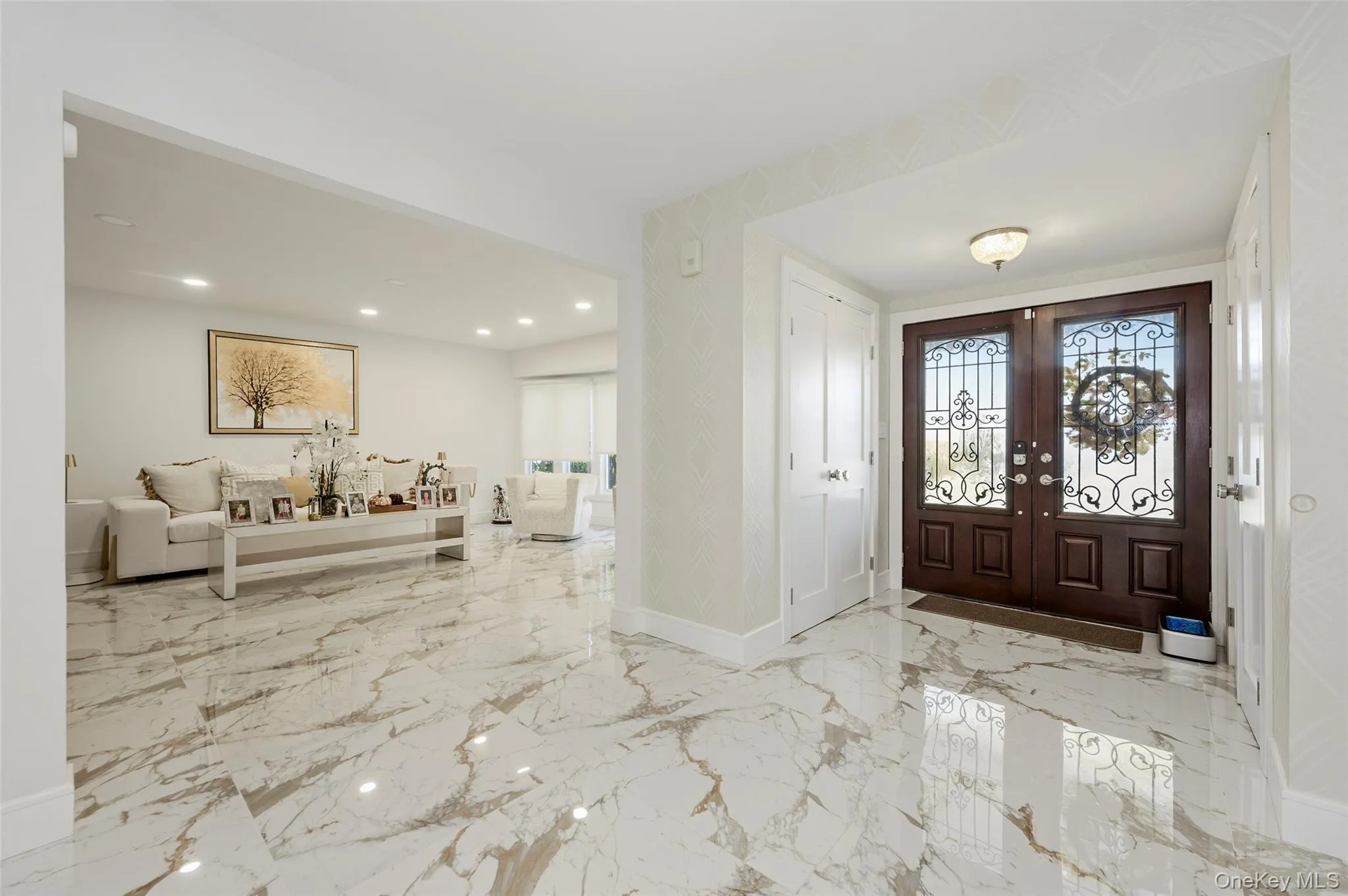 Foyer/Formal Living Room Foyer/Formal Living Room
