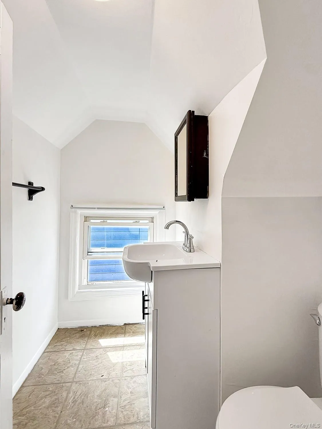 104 Waring Place, Yonkers, NY, 3 Bedroom Bedrooms, 8 Room Rooms,1 BathroomBathrooms,Residential Lease,For Rent,Waring,0,1058416 104 Waring Place, Yonkers, NY, 3 Bedroom Bedrooms, 8 Room Rooms,1 BathroomBathrooms,Residential Lease,For Rent,Waring,0,1058416
