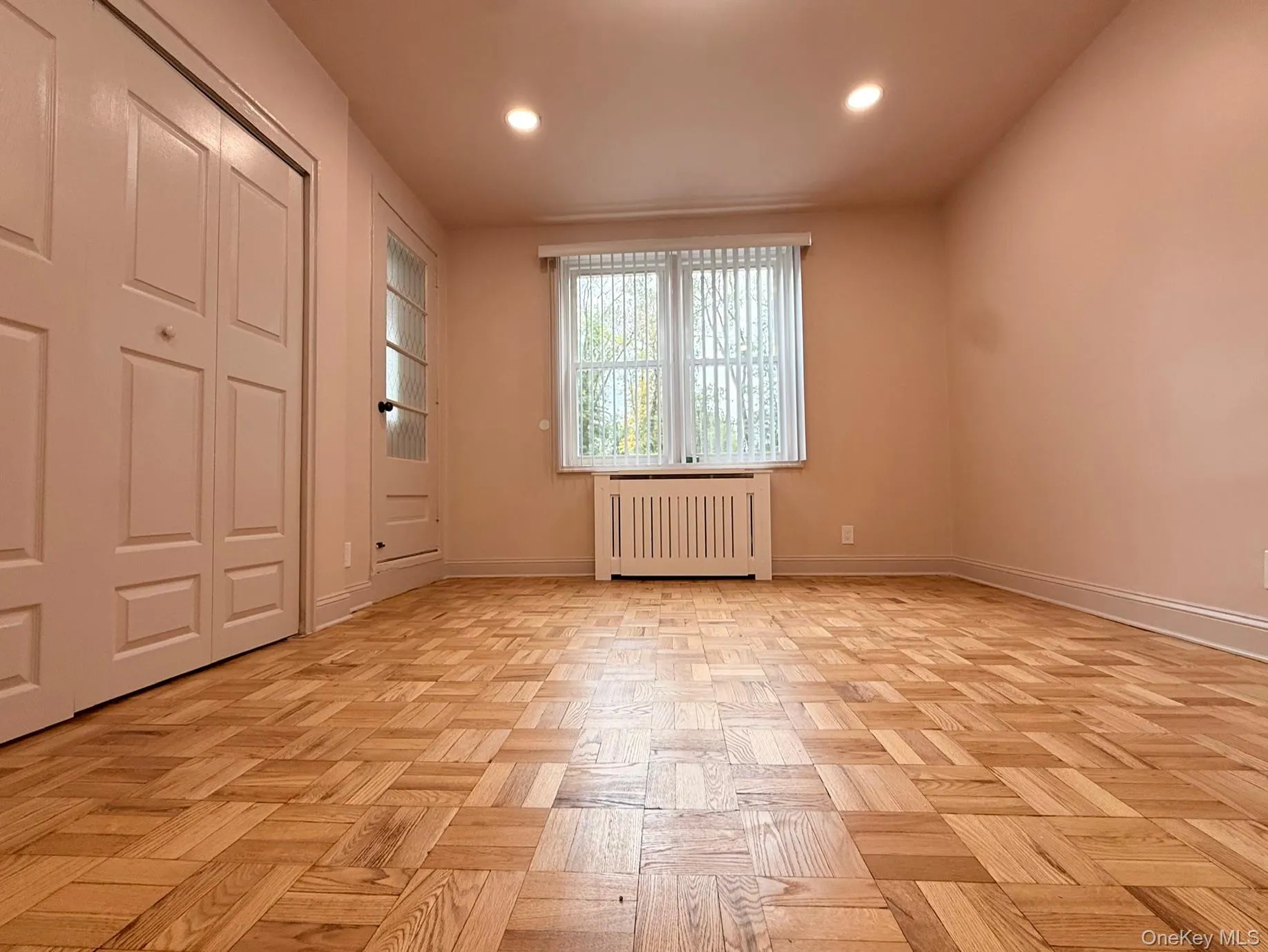 bedroom bedroom