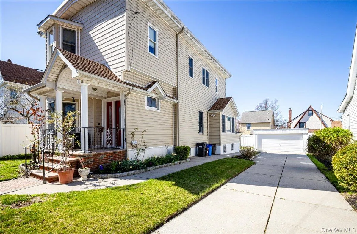 14811 10th Avenue, New York, NY, 4 Bedrooms Bedrooms, 10 Rooms Rooms,3 BathroomsBathrooms,Residential,For Rent,10th,0,1058424 14811 10th Avenue, New York, NY, 4 Bedrooms Bedrooms, 10 Rooms Rooms,3 BathroomsBathrooms,Residential,For Rent,10th,0,1058424