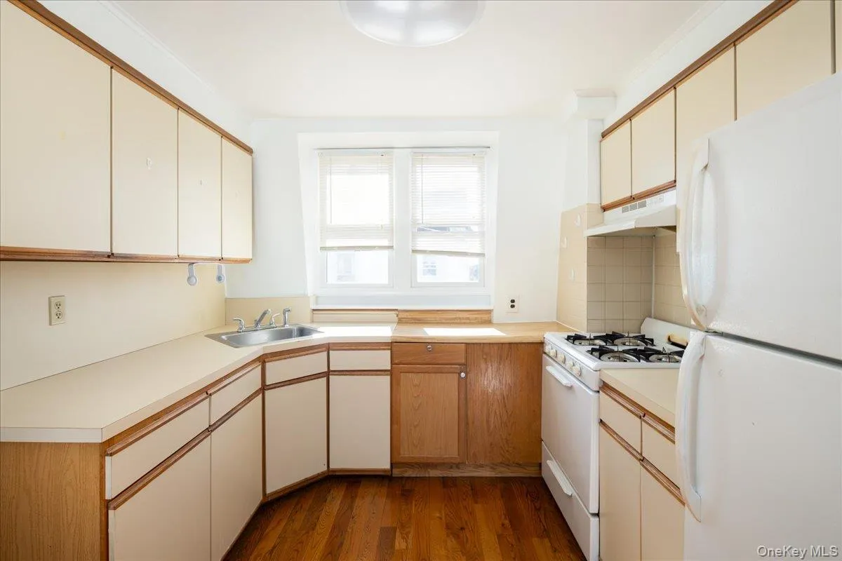 14811 10th Avenue, New York, NY, 4 Bedrooms Bedrooms, 10 Rooms Rooms,3 BathroomsBathrooms,Residential,For Rent,10th,0,1058424 14811 10th Avenue, New York, NY, 4 Bedrooms Bedrooms, 10 Rooms Rooms,3 BathroomsBathrooms,Residential,For Rent,10th,0,1058424