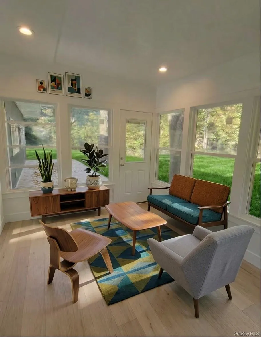 Virtually staged multiple seasons room Virtually staged multiple seasons room