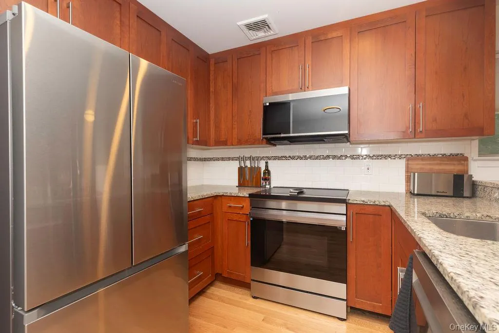 16 Top Of The Ridge, Mamaroneck, NY, 3 Bedrooms Bedrooms, 5 Rooms Rooms,2 BathroomsBathrooms,Residential,For Rent,Top Of The,0,1058433 16 Top Of The Ridge, Mamaroneck, NY, 3 Bedrooms Bedrooms, 5 Rooms Rooms,2 BathroomsBathrooms,Residential,For Rent,Top Of The,0,1058433