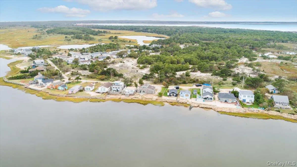 106 Shore E Drive, East Hampton, New York 11930