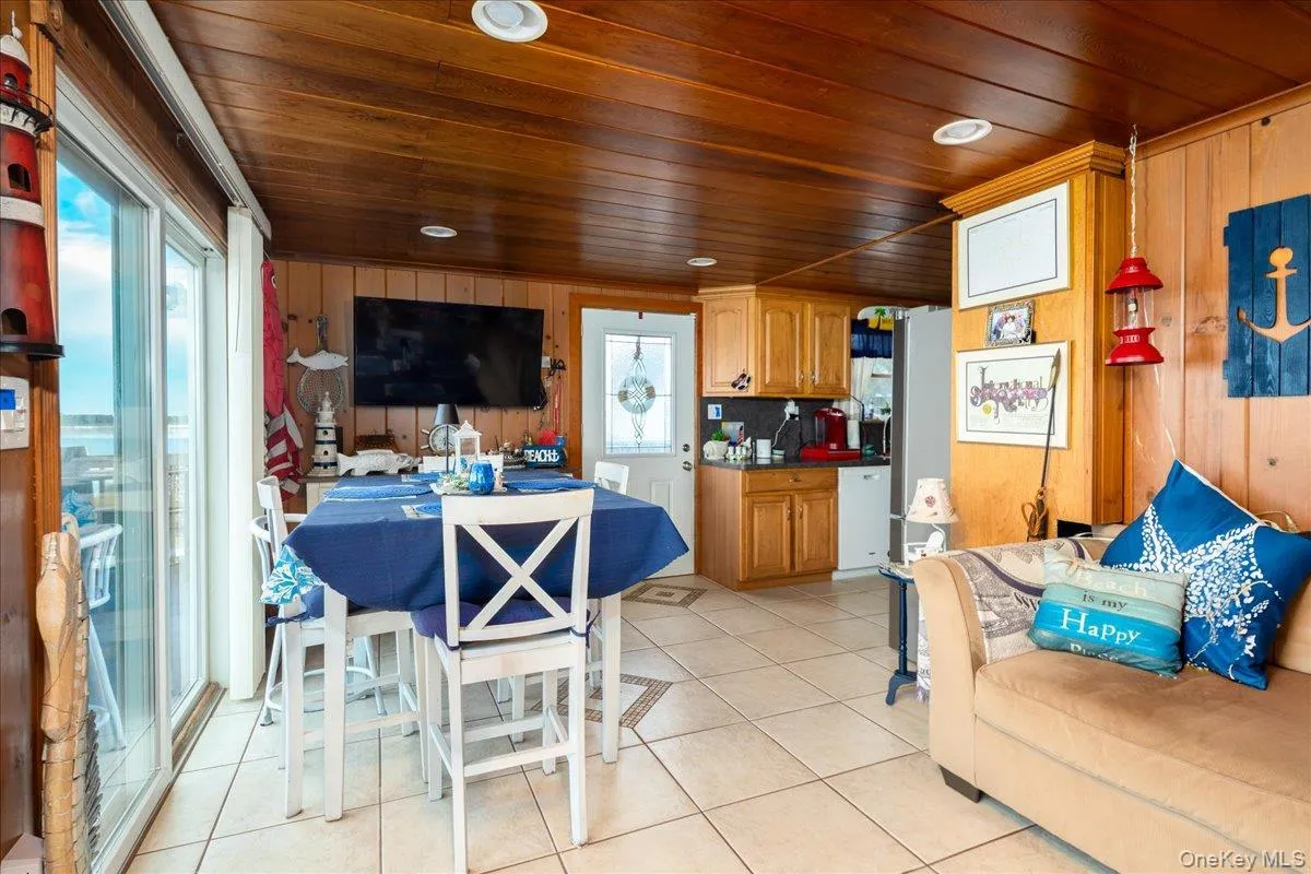 106 Shore E Drive, East Hampton, New York 11930