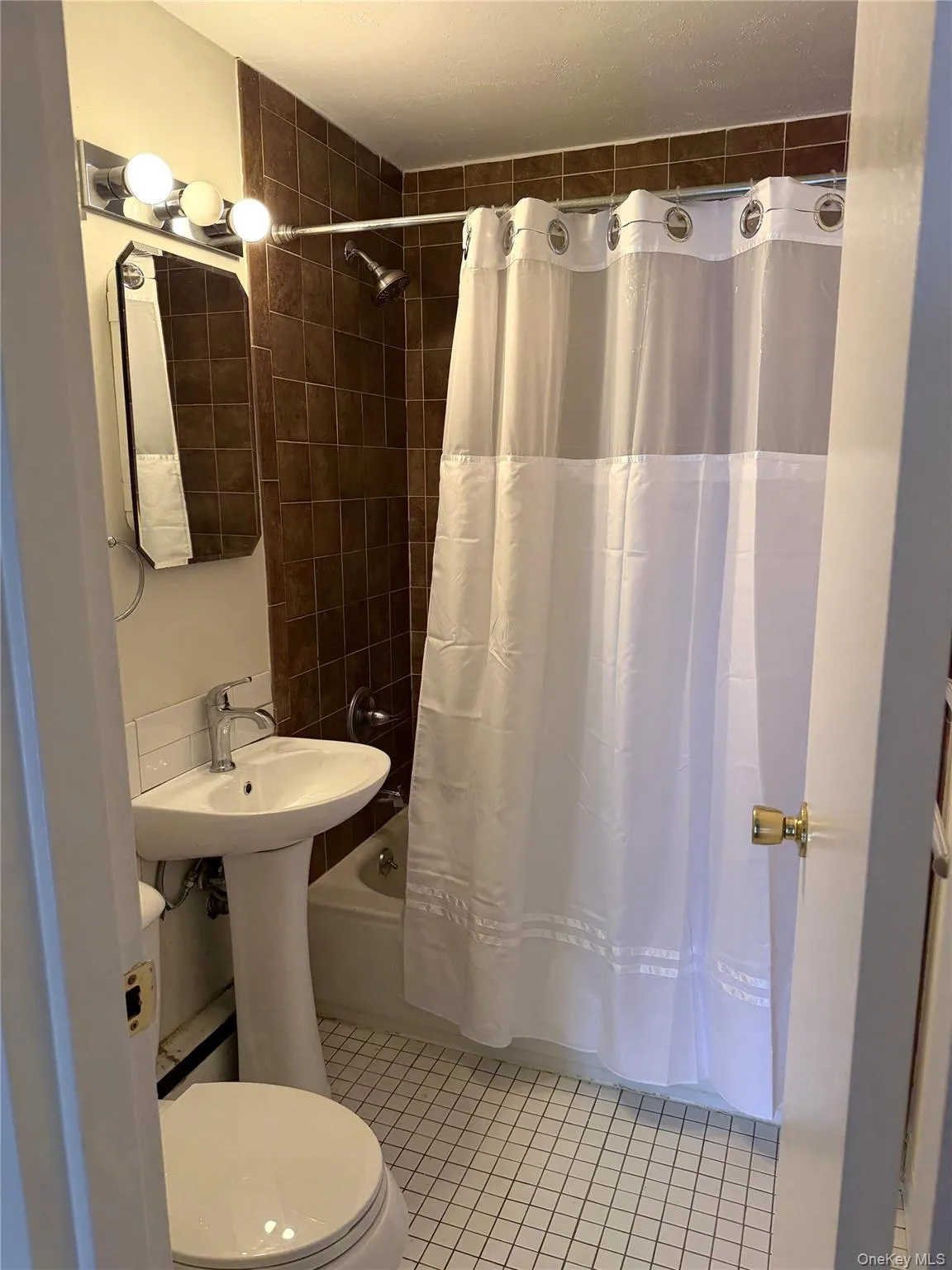 Full Bathroom Full Bathroom