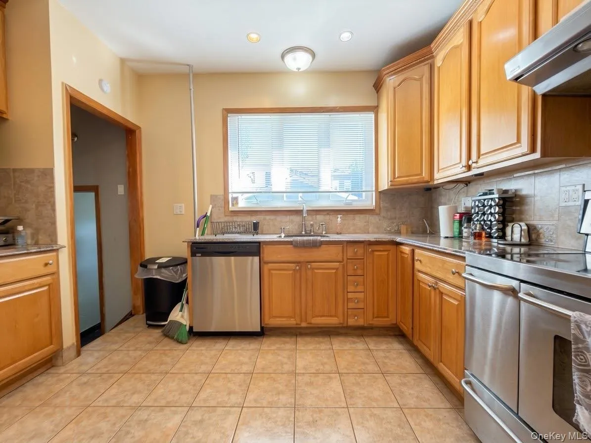 75-35 60th Place, New York, NY, 3 Bedrooms Bedrooms, 7 Rooms Rooms,2 BathroomsBathrooms,Residential,For Rent,60th,0,1058464 75-35 60th Place, New York, NY, 3 Bedrooms Bedrooms, 7 Rooms Rooms,2 BathroomsBathrooms,Residential,For Rent,60th,0,1058464