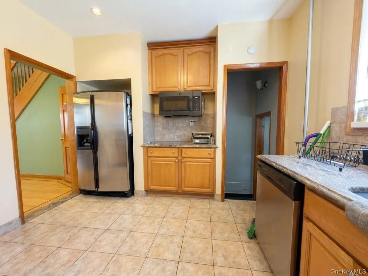 75-35 60th Place, New York, NY, 3 Bedrooms Bedrooms, 7 Rooms Rooms,2 BathroomsBathrooms,Residential,For Rent,60th,0,1058464 75-35 60th Place, New York, NY, 3 Bedrooms Bedrooms, 7 Rooms Rooms,2 BathroomsBathrooms,Residential,For Rent,60th,0,1058464