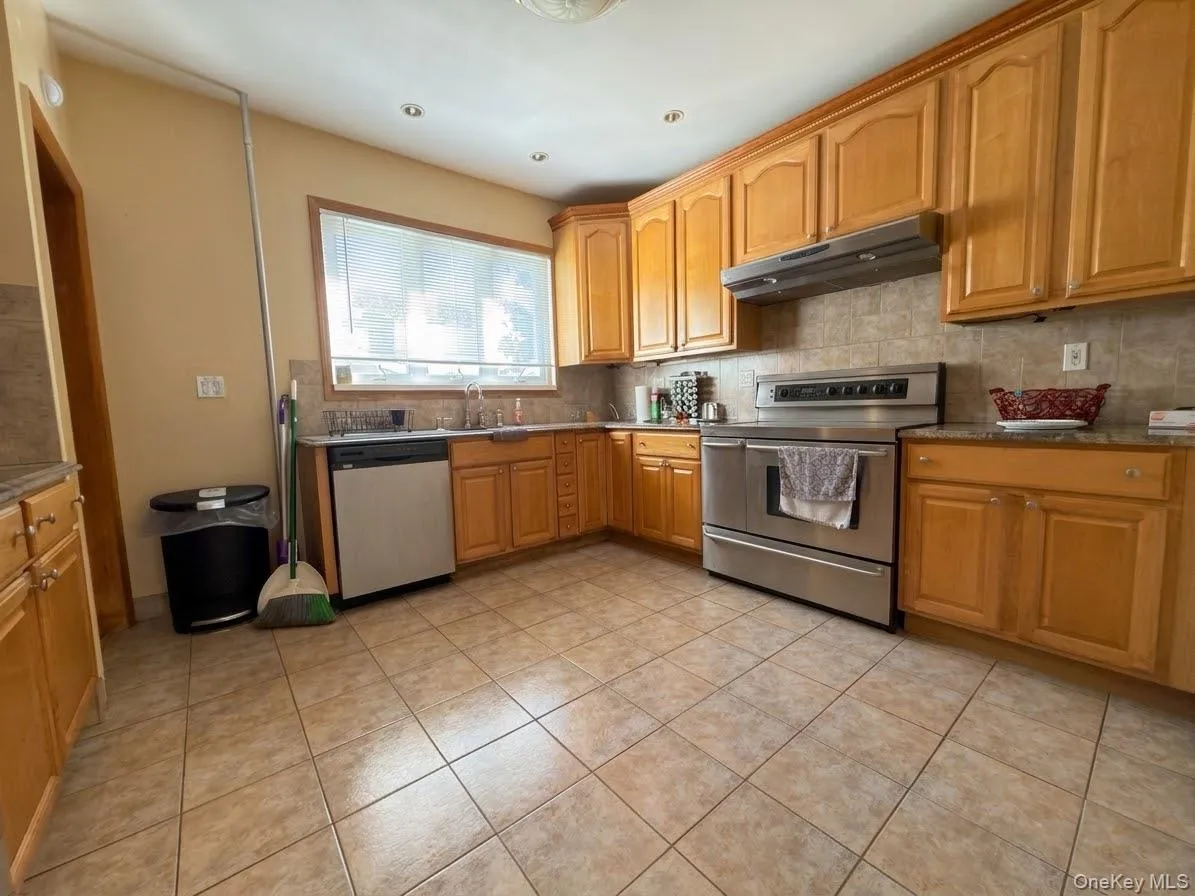 75-35 60th Place, New York, NY, 3 Bedrooms Bedrooms, 7 Rooms Rooms,2 BathroomsBathrooms,Residential,For Rent,60th,0,1058464 75-35 60th Place, New York, NY, 3 Bedrooms Bedrooms, 7 Rooms Rooms,2 BathroomsBathrooms,Residential,For Rent,60th,0,1058464
