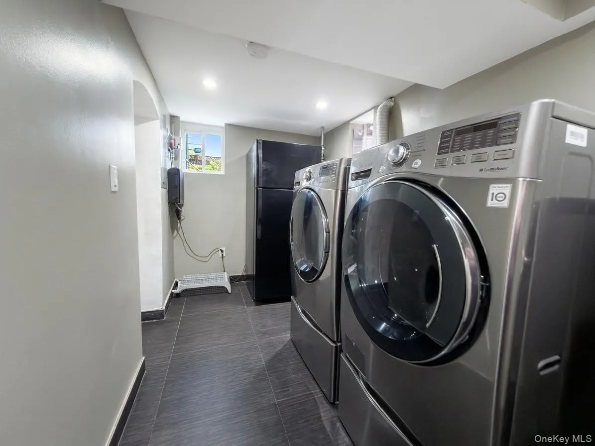 75-35 60th Place, New York, NY, 3 Bedrooms Bedrooms, 7 Rooms Rooms,2 BathroomsBathrooms,Residential,For Rent,60th,0,1058464 75-35 60th Place, New York, NY, 3 Bedrooms Bedrooms, 7 Rooms Rooms,2 BathroomsBathrooms,Residential,For Rent,60th,0,1058464