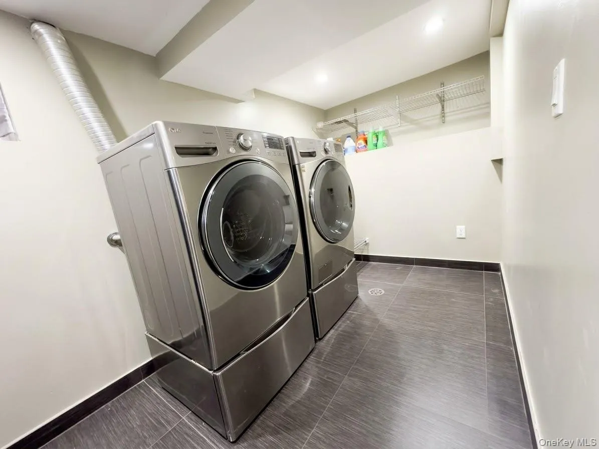 75-35 60th Place, New York, NY, 3 Bedrooms Bedrooms, 7 Rooms Rooms,2 BathroomsBathrooms,Residential,For Rent,60th,0,1058464 75-35 60th Place, New York, NY, 3 Bedrooms Bedrooms, 7 Rooms Rooms,2 BathroomsBathrooms,Residential,For Rent,60th,0,1058464