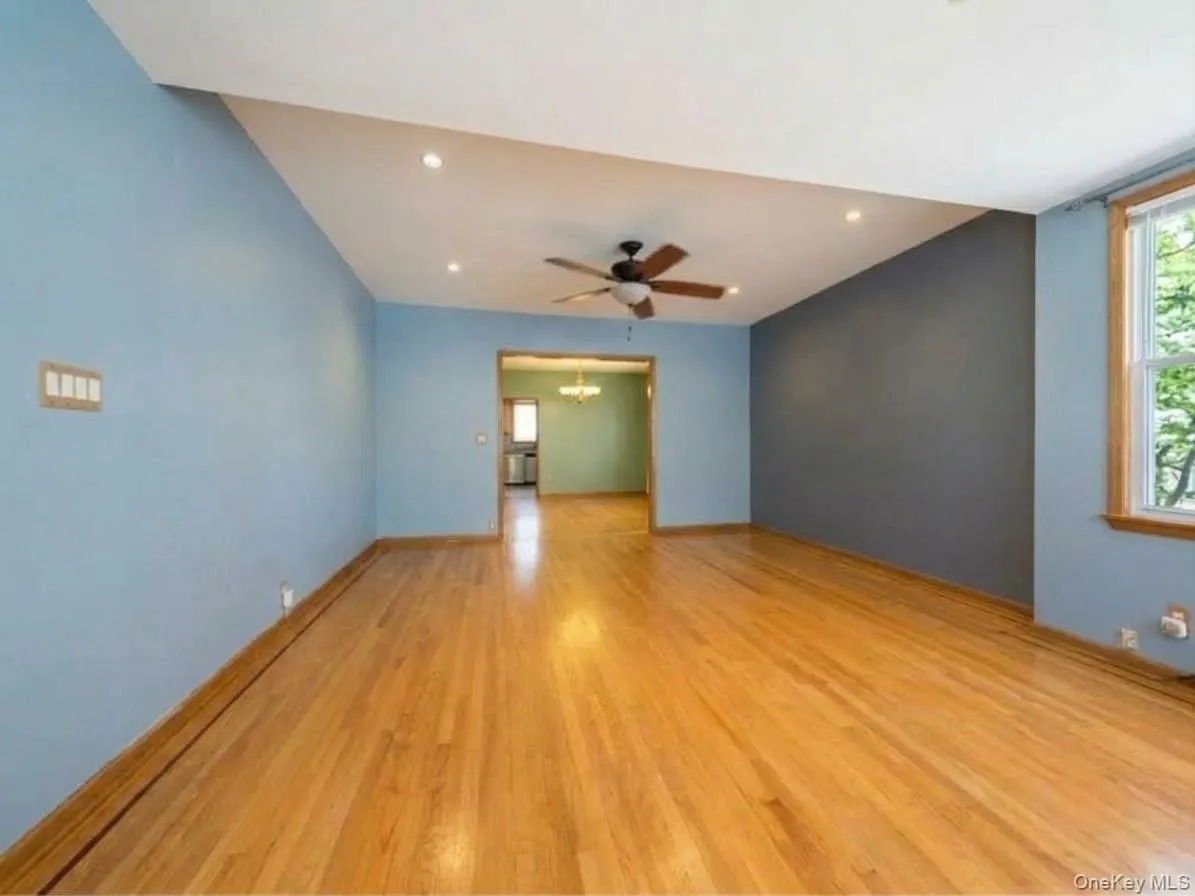 75-35 60th Place, New York, NY, 3 Bedrooms Bedrooms, 7 Rooms Rooms,2 BathroomsBathrooms,Residential,For Rent,60th,0,1058464 75-35 60th Place, New York, NY, 3 Bedrooms Bedrooms, 7 Rooms Rooms,2 BathroomsBathrooms,Residential,For Rent,60th,0,1058464