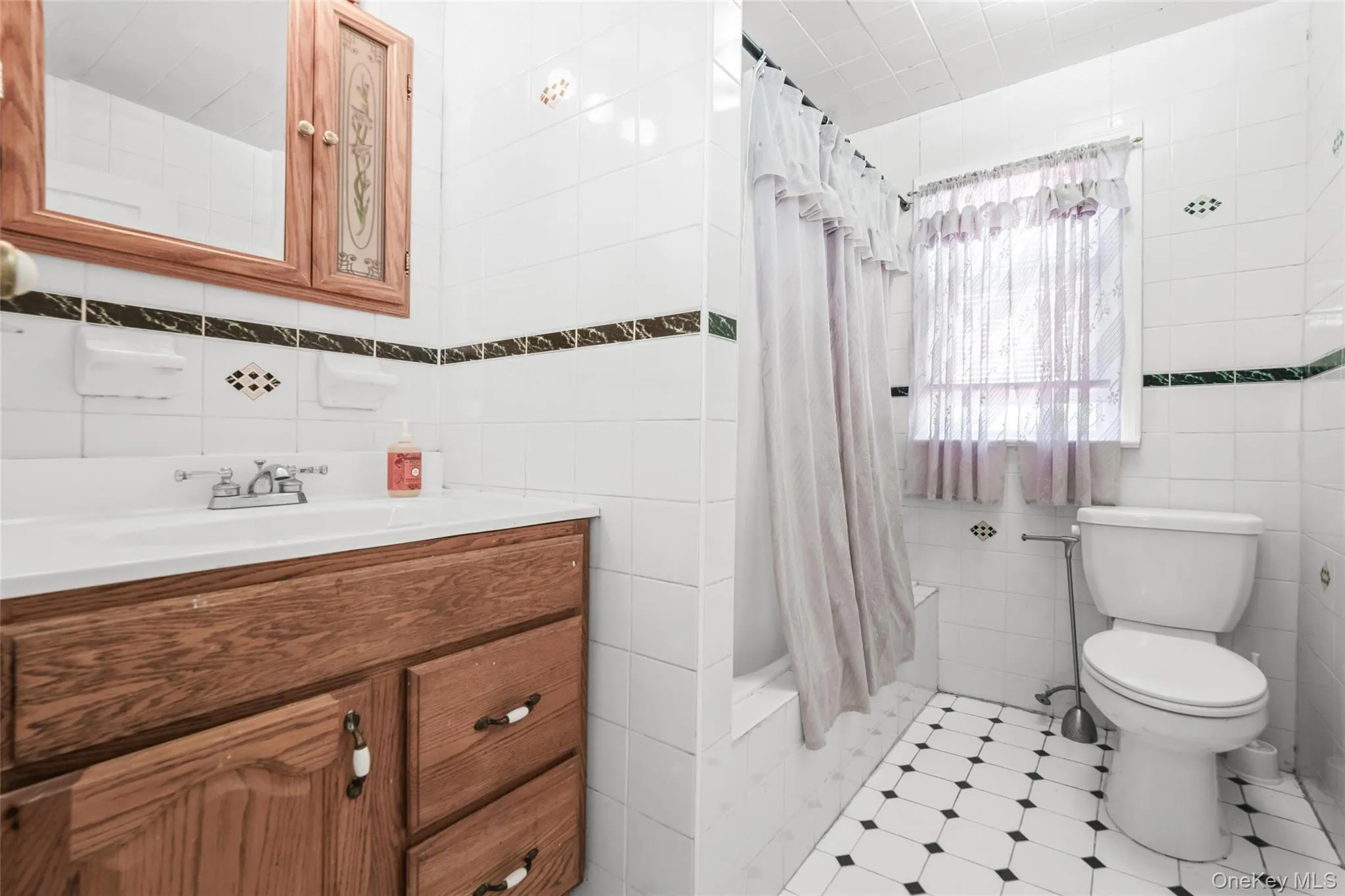 45-20 156th Street, New York, NY, 3 Bedrooms Bedrooms, 10 Rooms Rooms,1 BathroomBathrooms,Residential,For Rent,156th,0,1058485 45-20 156th Street, New York, NY, 3 Bedrooms Bedrooms, 10 Rooms Rooms,1 BathroomBathrooms,Residential,For Rent,156th,0,1058485