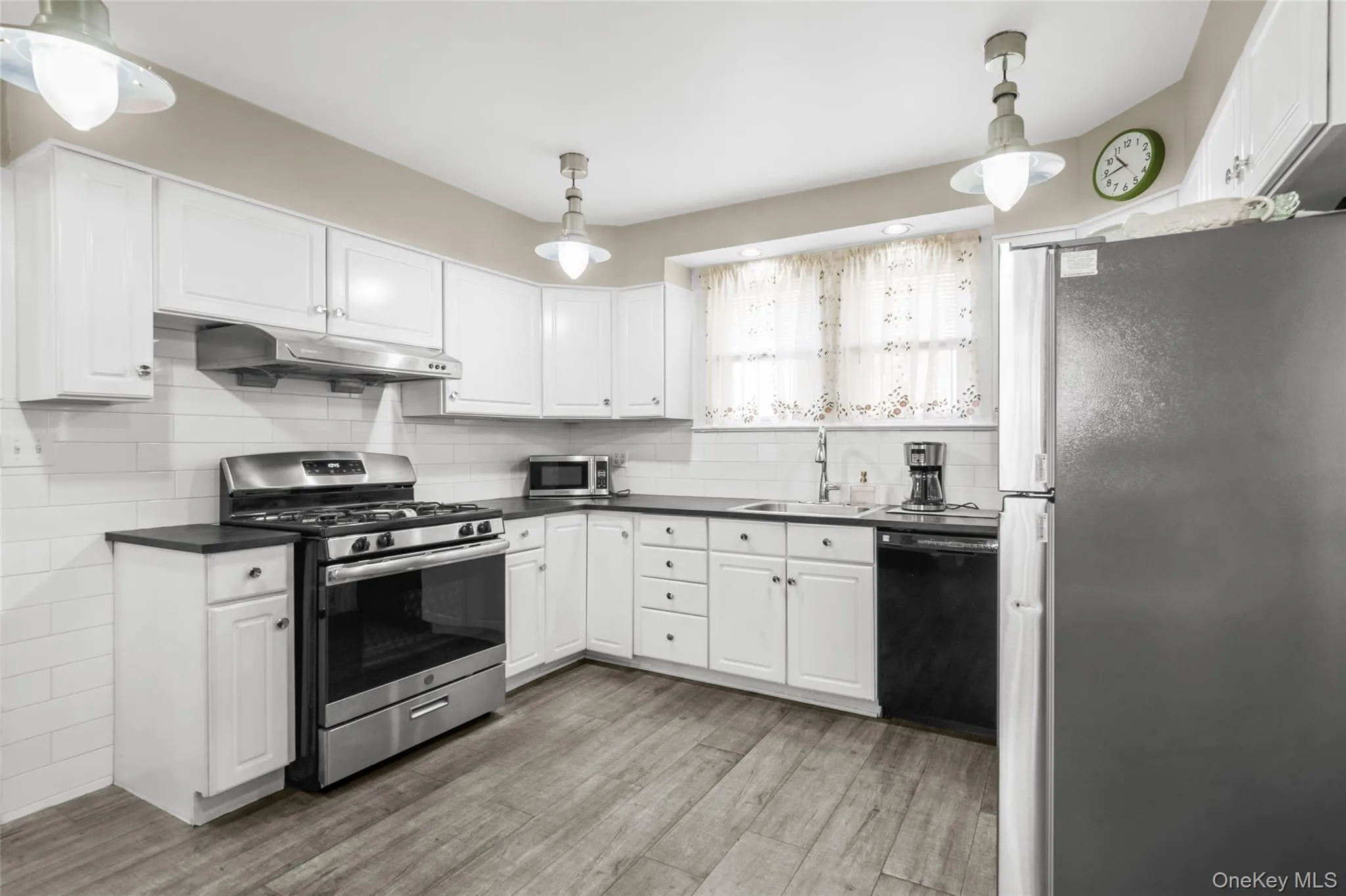 45-20 156th Street, New York, NY, 3 Bedrooms Bedrooms, 10 Rooms Rooms,1 BathroomBathrooms,Residential,For Rent,156th,0,1058485 45-20 156th Street, New York, NY, 3 Bedrooms Bedrooms, 10 Rooms Rooms,1 BathroomBathrooms,Residential,For Rent,156th,0,1058485