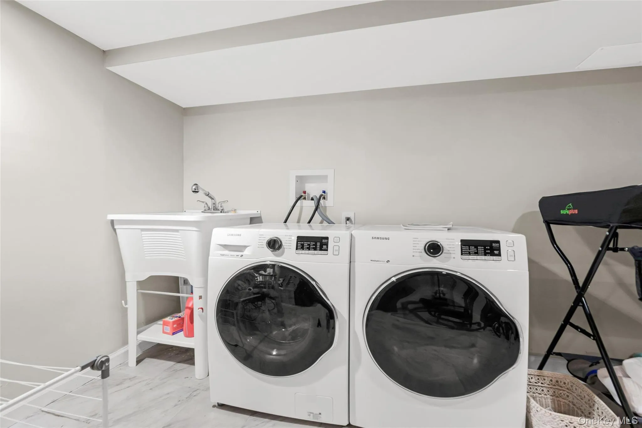 45-20 156th Street, New York, NY, 3 Bedrooms Bedrooms, 10 Rooms Rooms,1 BathroomBathrooms,Residential,For Rent,156th,0,1058485 45-20 156th Street, New York, NY, 3 Bedrooms Bedrooms, 10 Rooms Rooms,1 BathroomBathrooms,Residential,For Rent,156th,0,1058485