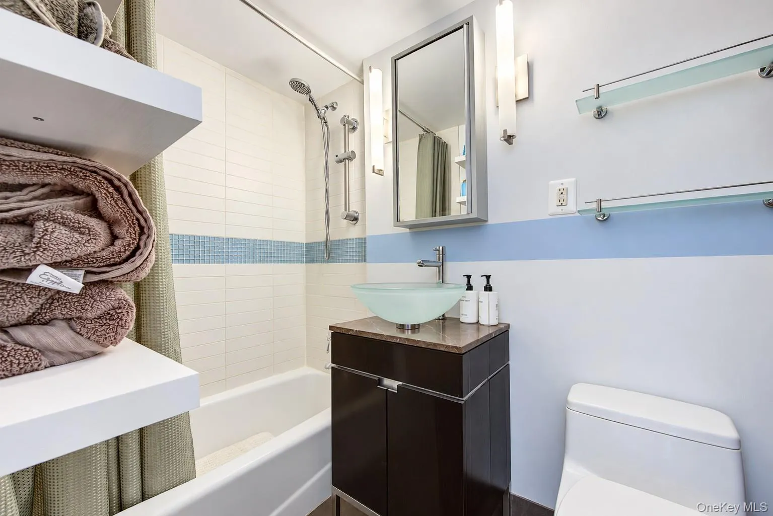 110-50 71st Road, New York, NY, 1 Bedroom Bedrooms, 3 Rooms Rooms,1 BathroomBathrooms,Residential,For Rent,71st,0,1058512 110-50 71st Road, New York, NY, 1 Bedroom Bedrooms, 3 Rooms Rooms,1 BathroomBathrooms,Residential,For Rent,71st,0,1058512