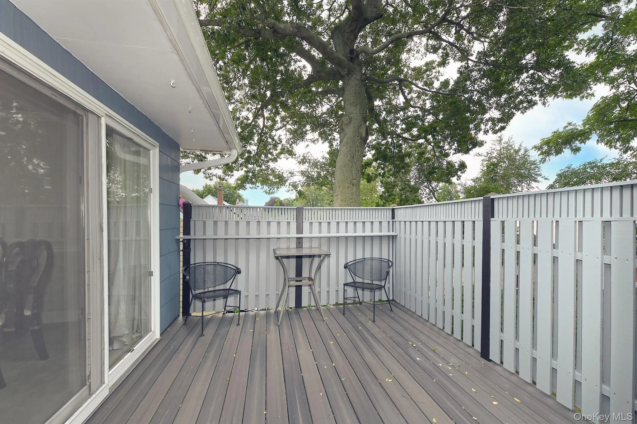 Upper Trex Deck, with Sliding Doors to Dining Area Upper Trex Deck, with Sliding Doors to Dining Area