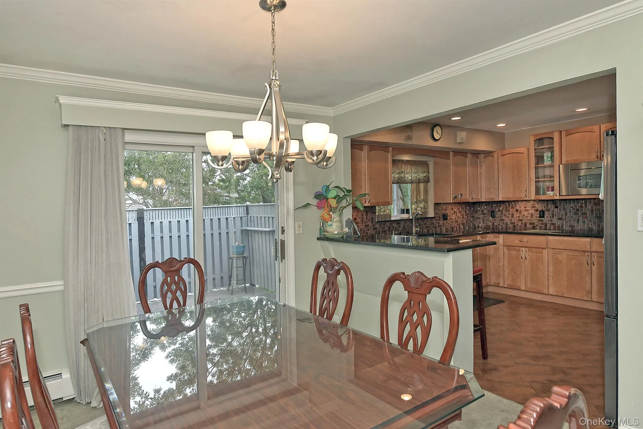 Dining Area with Sliders to Deck Dining Area with Sliders to Deck