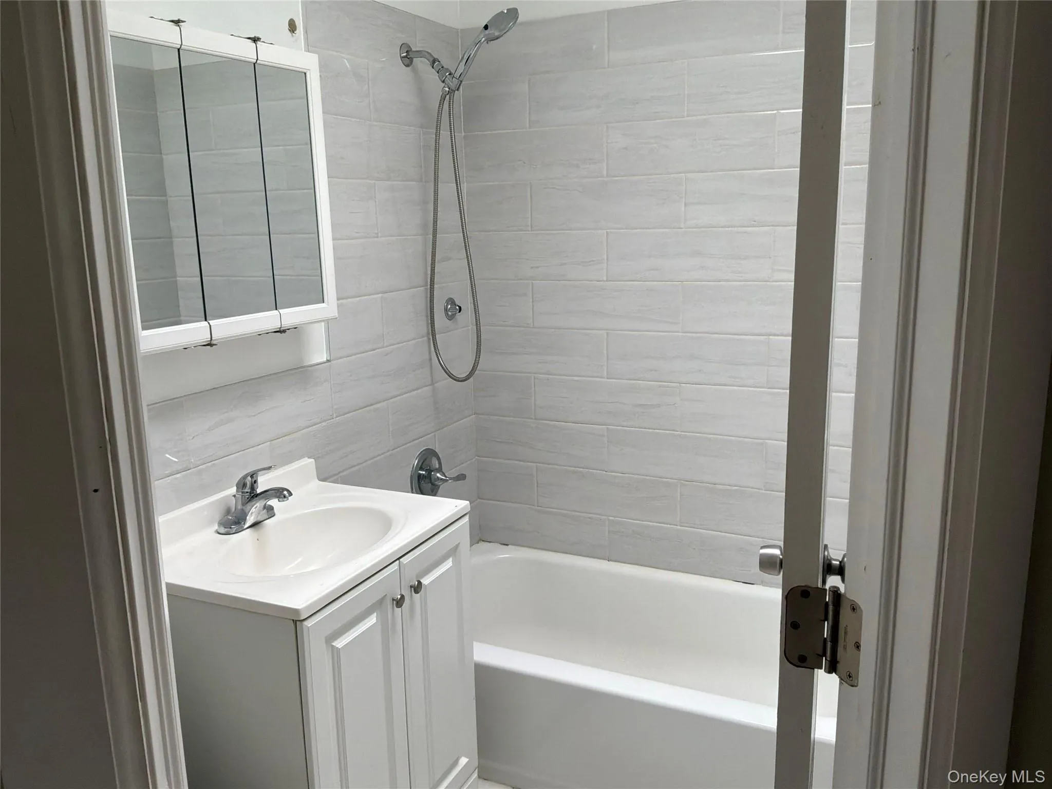 1020 213th Street, New York, NY, 3 Bedroom Bedrooms, 5 Room Rooms,1 BathroomBathrooms,Residential Lease,For Rent,213th,0,1058525 1020 213th Street, New York, NY, 3 Bedroom Bedrooms, 5 Room Rooms,1 BathroomBathrooms,Residential Lease,For Rent,213th,0,1058525