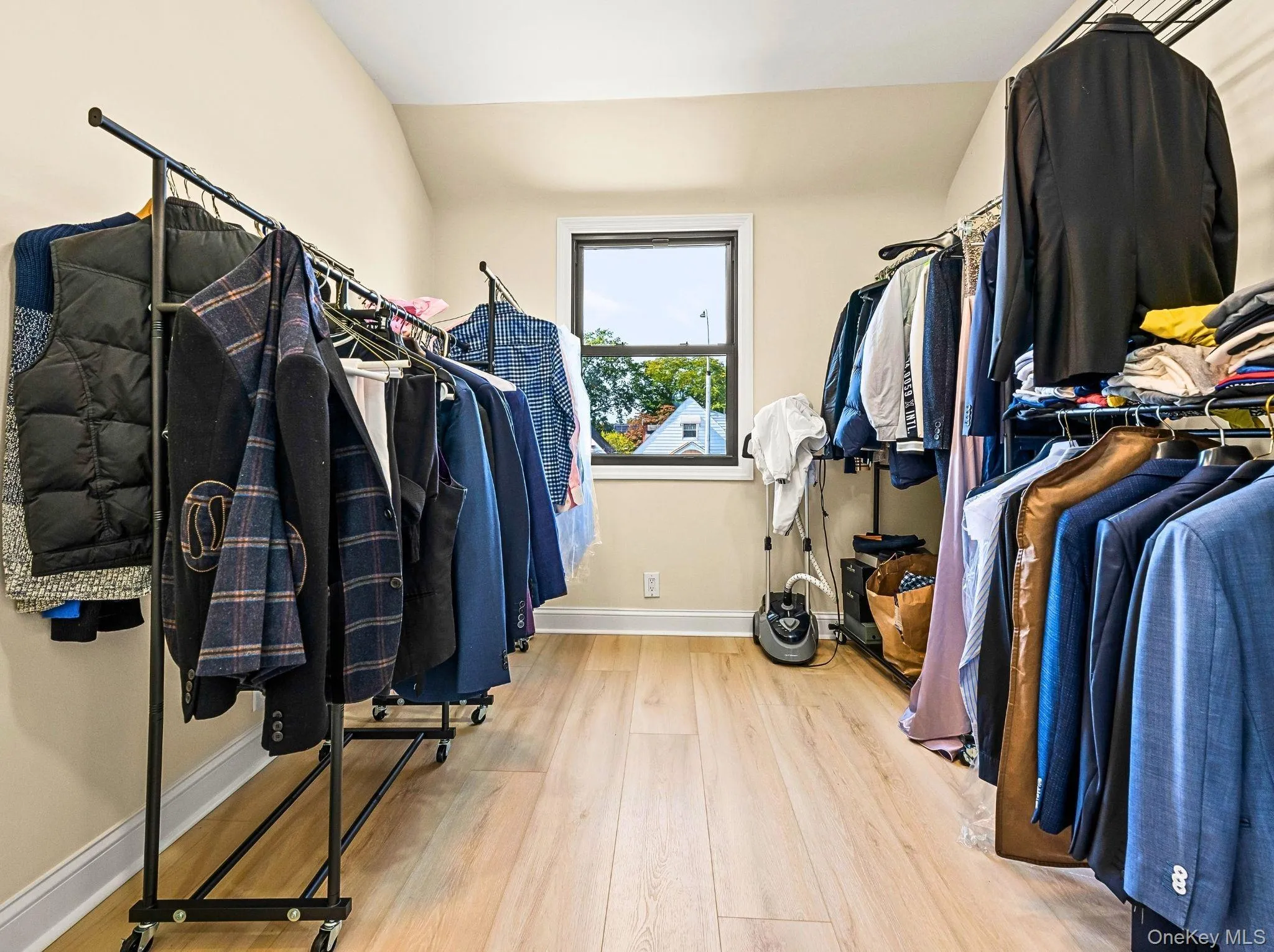 65-15 183rd Street, New York, NY, 3 Bedrooms Bedrooms, 6 Rooms Rooms,2 BathroomsBathrooms,Residential,For Rent,183rd,0,1058528 65-15 183rd Street, New York, NY, 3 Bedrooms Bedrooms, 6 Rooms Rooms,2 BathroomsBathrooms,Residential,For Rent,183rd,0,1058528