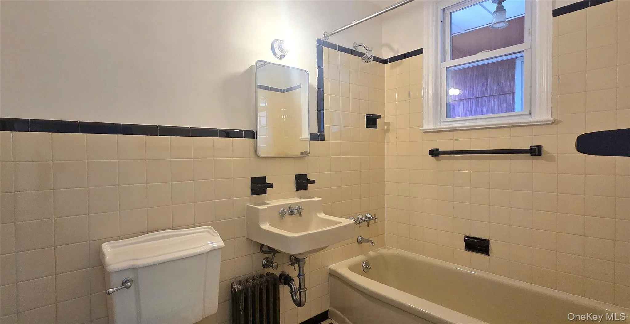 Full bath with tub/shower combination Full bath with tub/shower combination