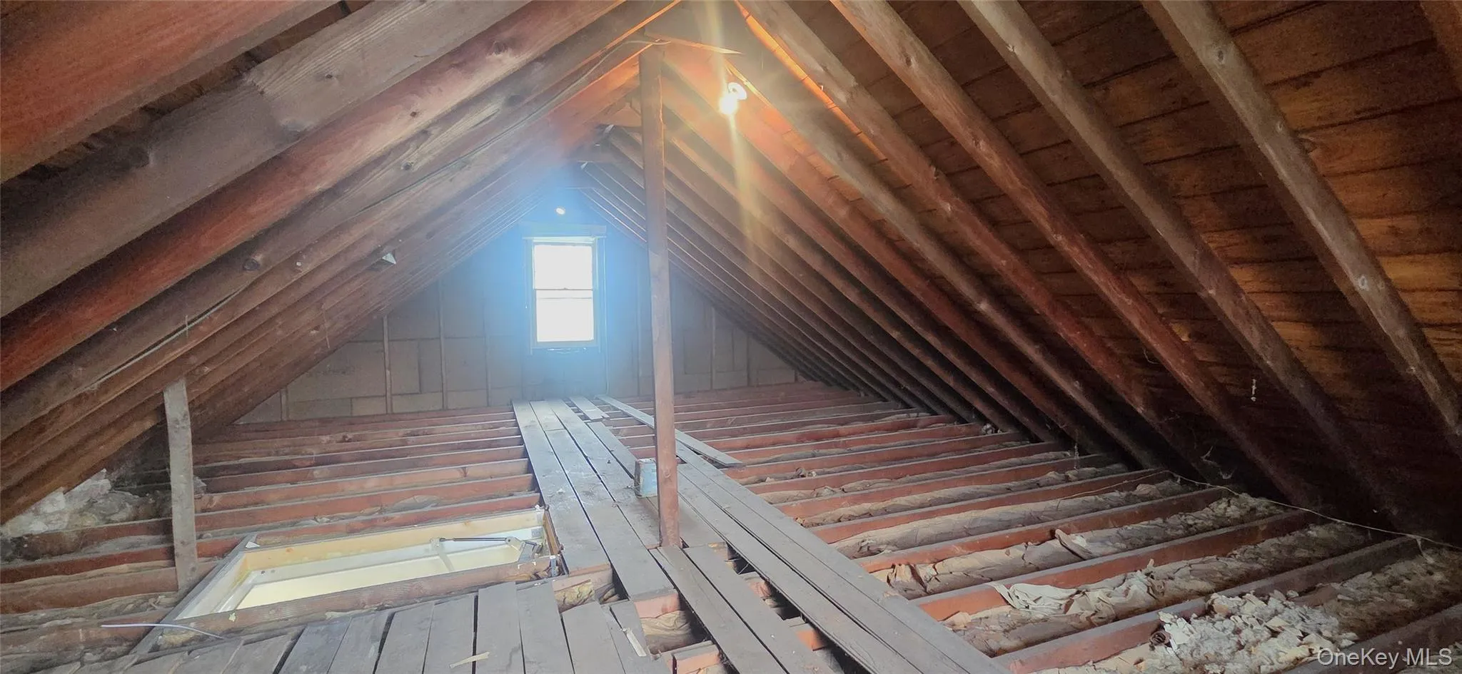 Great attic space! Great attic space!
