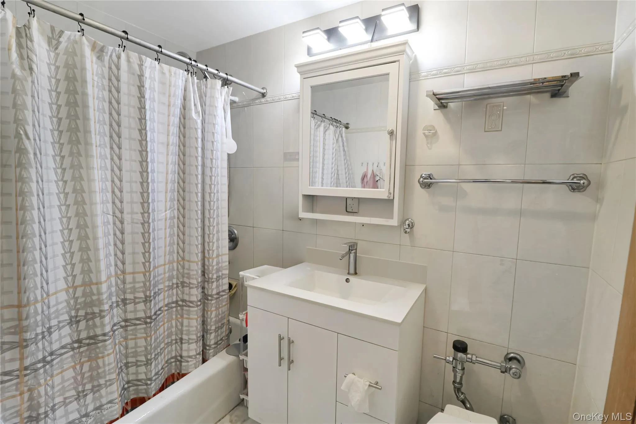 4125 Kissena Boulevard, New York, NY, 2 Bedrooms Bedrooms, 5 Rooms Rooms,1 BathroomBathrooms,Residential,For Rent,Kissena,0,1058532 4125 Kissena Boulevard, New York, NY, 2 Bedrooms Bedrooms, 5 Rooms Rooms,1 BathroomBathrooms,Residential,For Rent,Kissena,0,1058532
