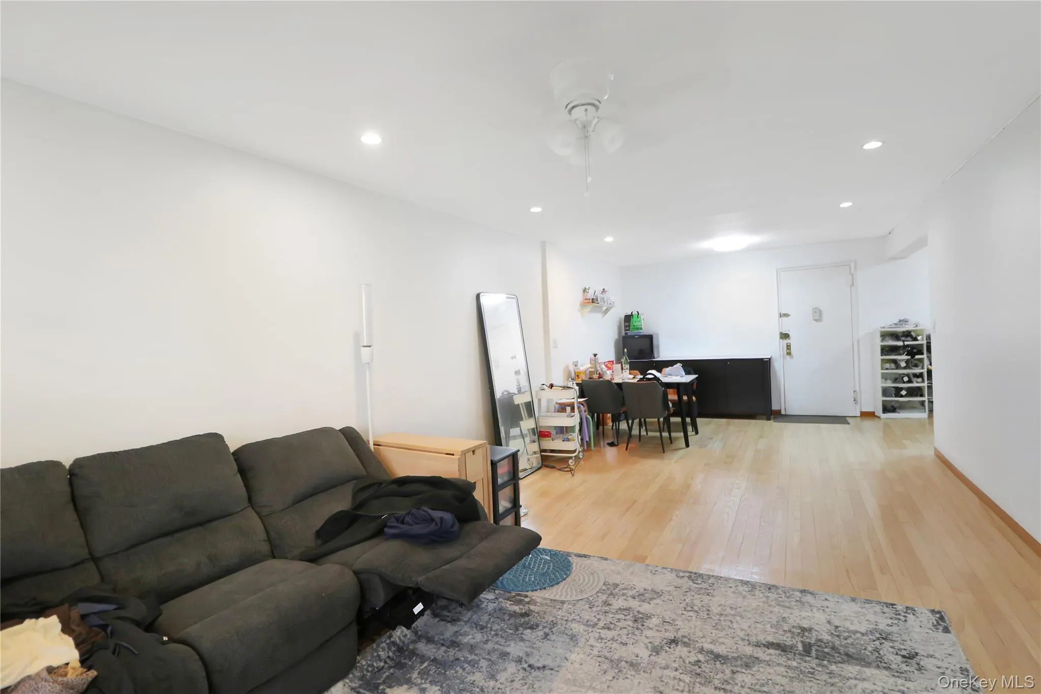 4125 Kissena Boulevard, New York, NY, 2 Bedrooms Bedrooms, 5 Rooms Rooms,1 BathroomBathrooms,Residential,For Rent,Kissena,0,1058532 4125 Kissena Boulevard, New York, NY, 2 Bedrooms Bedrooms, 5 Rooms Rooms,1 BathroomBathrooms,Residential,For Rent,Kissena,0,1058532