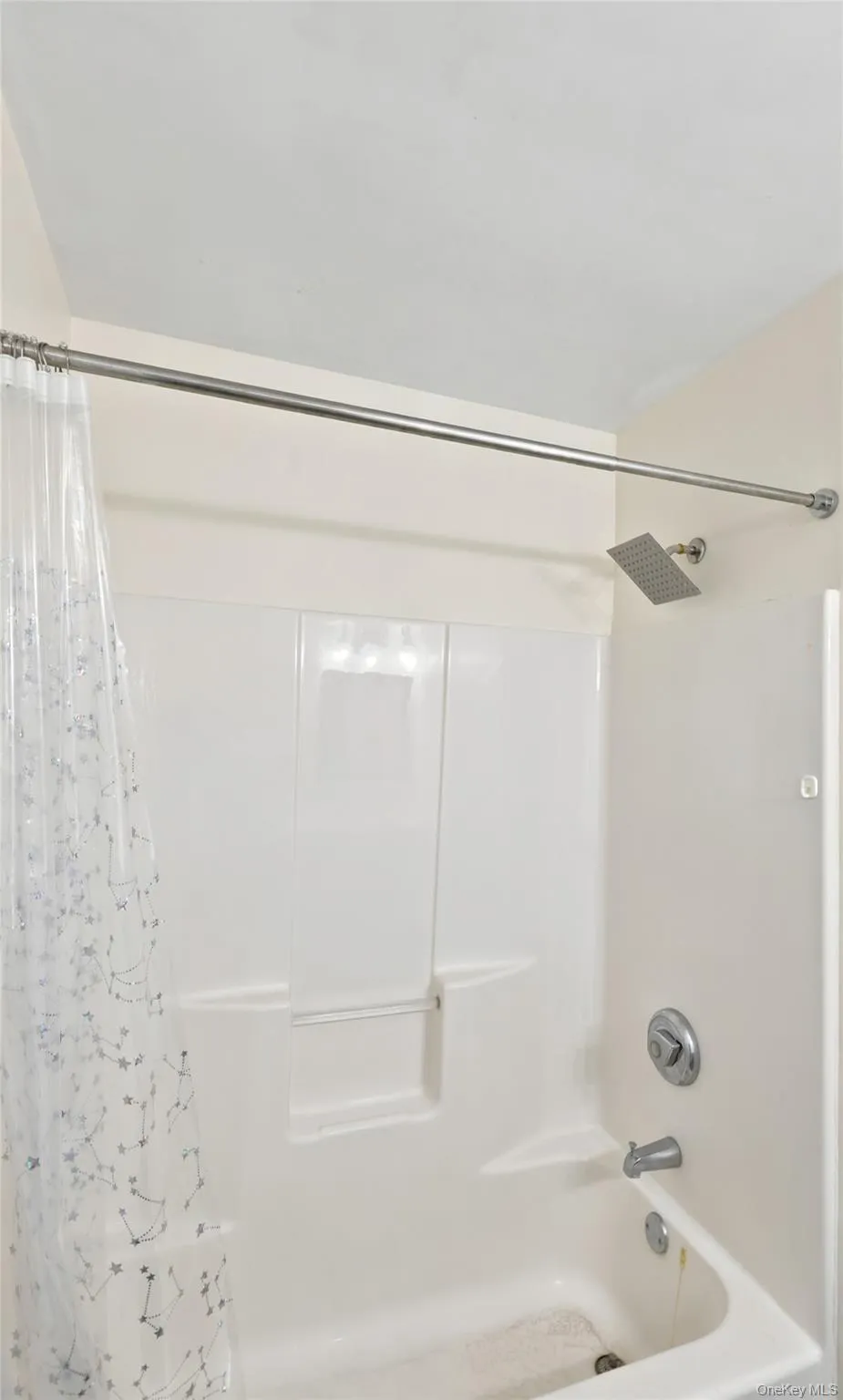 Full Bath - Upstairs Full Bath - Upstairs