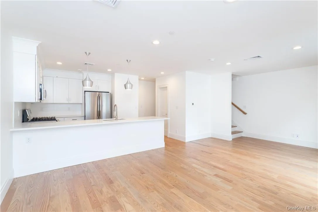 121 Fisher Avenue, White Plains, NY, 3 Bedroom Bedrooms, 8 Room Rooms,3 BathroomBathrooms,Residential Lease,For Rent,Fisher,0,1058546 121 Fisher Avenue, White Plains, NY, 3 Bedroom Bedrooms, 8 Room Rooms,3 BathroomBathrooms,Residential Lease,For Rent,Fisher,0,1058546