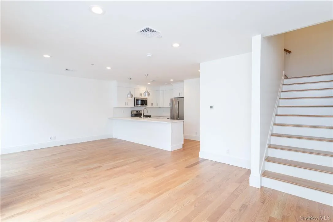 121 Fisher Avenue, White Plains, NY, 3 Bedroom Bedrooms, 8 Room Rooms,3 BathroomBathrooms,Residential Lease,For Rent,Fisher,0,1058546 121 Fisher Avenue, White Plains, NY, 3 Bedroom Bedrooms, 8 Room Rooms,3 BathroomBathrooms,Residential Lease,For Rent,Fisher,0,1058546