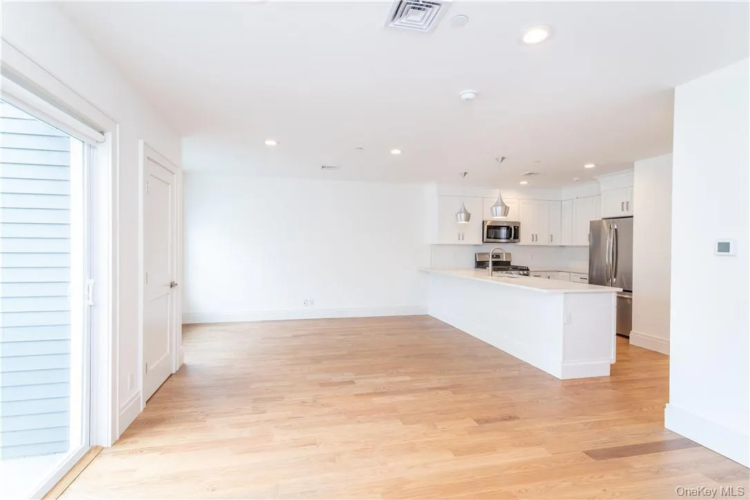 121 Fisher Avenue, White Plains, NY, 3 Bedroom Bedrooms, 8 Room Rooms,3 BathroomBathrooms,Residential Lease,For Rent,Fisher,0,1058546 121 Fisher Avenue, White Plains, NY, 3 Bedroom Bedrooms, 8 Room Rooms,3 BathroomBathrooms,Residential Lease,For Rent,Fisher,0,1058546