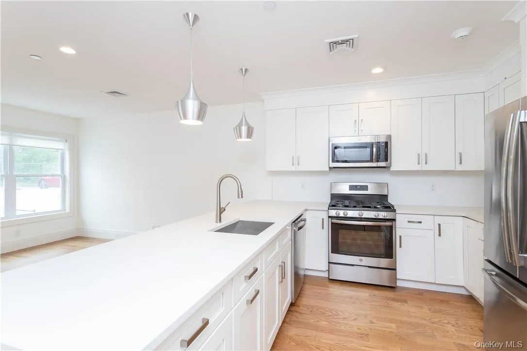121 Fisher Avenue, White Plains, NY, 3 Bedroom Bedrooms, 8 Room Rooms,3 BathroomBathrooms,Residential Lease,For Rent,Fisher,0,1058546 121 Fisher Avenue, White Plains, NY, 3 Bedroom Bedrooms, 8 Room Rooms,3 BathroomBathrooms,Residential Lease,For Rent,Fisher,0,1058546