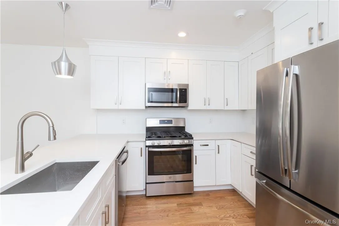 121 Fisher Avenue, White Plains, NY, 3 Bedroom Bedrooms, 8 Room Rooms,3 BathroomBathrooms,Residential Lease,For Rent,Fisher,0,1058546 121 Fisher Avenue, White Plains, NY, 3 Bedroom Bedrooms, 8 Room Rooms,3 BathroomBathrooms,Residential Lease,For Rent,Fisher,0,1058546