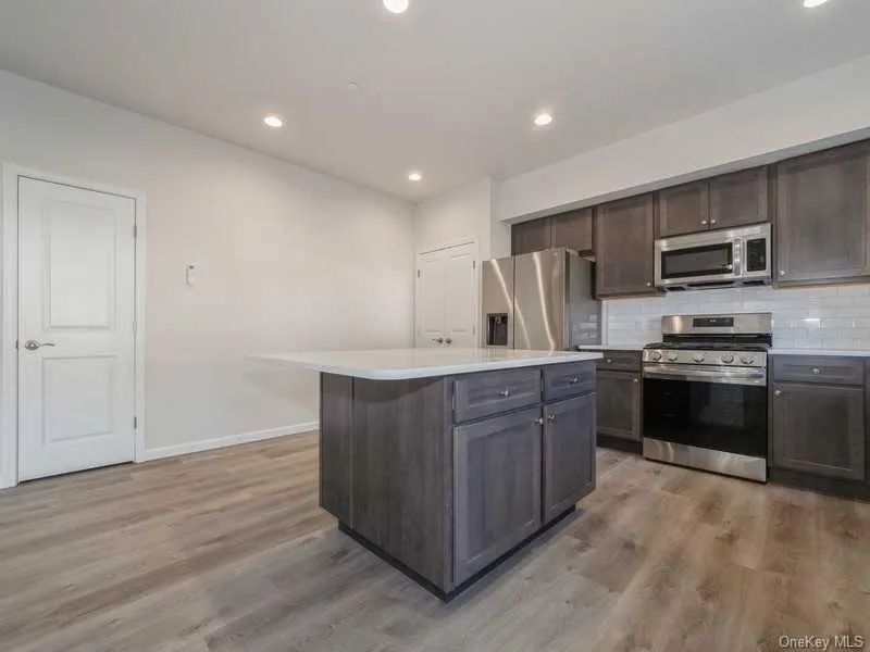 4 SOUTH HILLS Way, Poughkeepsie (town), NY, 2 Bedroom Bedrooms, 4 Room Rooms,2 BathroomBathrooms,Residential Lease,For Rent,SOUTH HILLS,0,1058549 4 SOUTH HILLS Way, Poughkeepsie (town), NY, 2 Bedroom Bedrooms, 4 Room Rooms,2 BathroomBathrooms,Residential Lease,For Rent,SOUTH HILLS,0,1058549
