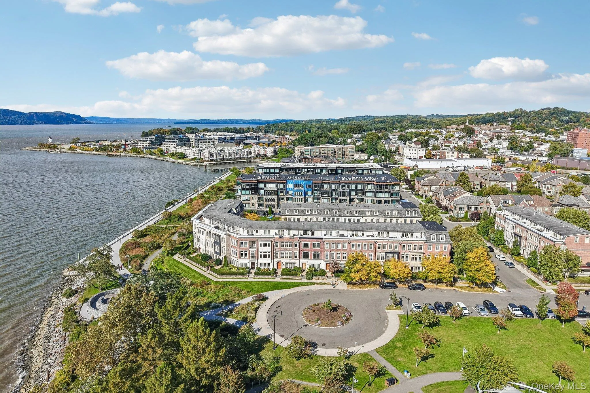 View of the Hudson Harbor community in Tarrytown and neighboring Edge-on-Hudson community in Sleepy Hollow with new shops and restaurants View of the Hudson Harbor community in Tarrytown and neighboring Edge-on-Hudson community in Sleepy Hollow with new shops and restaurants