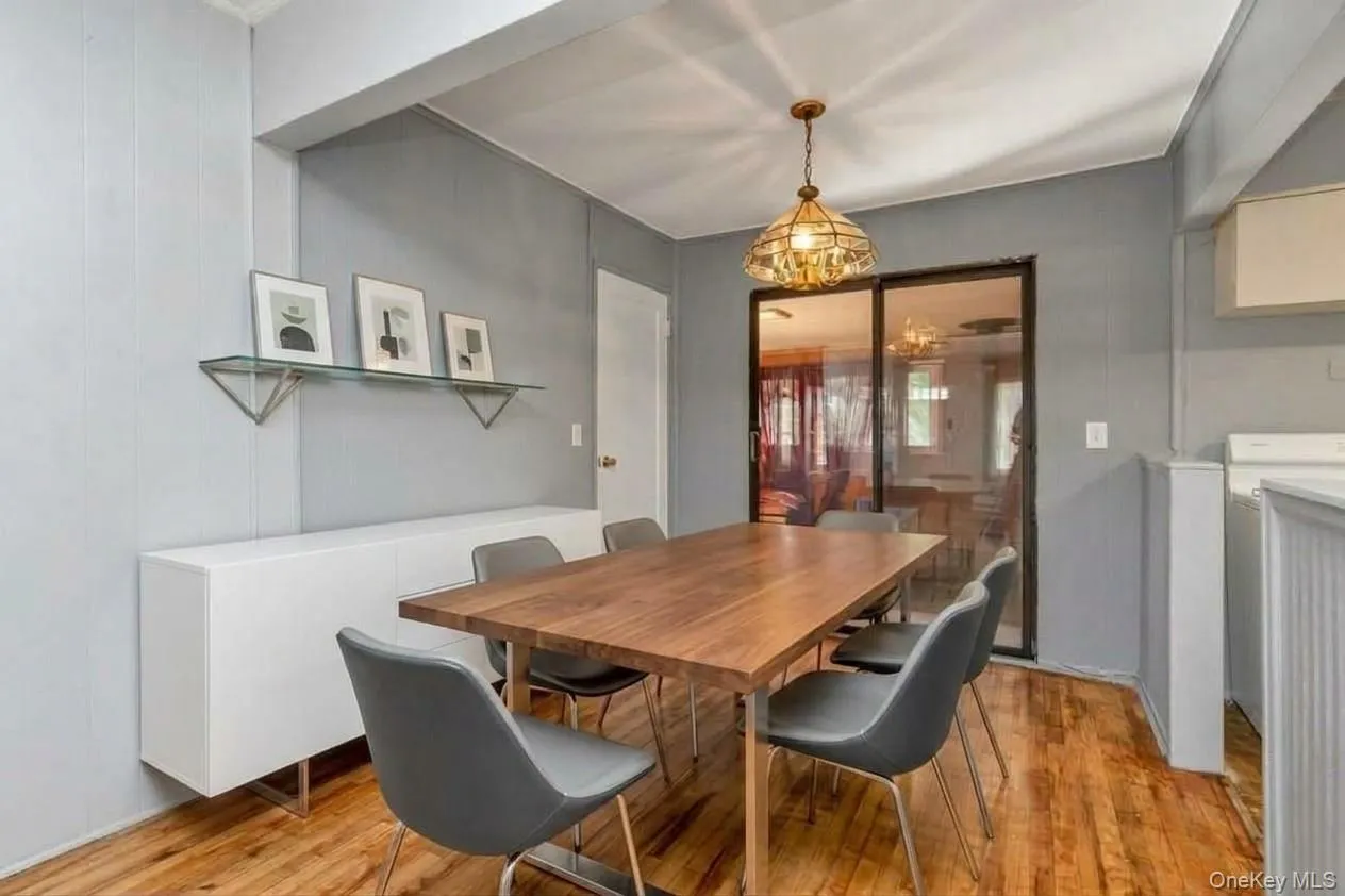 328 Glen Road, Hempstead, NY, 3 Bedrooms Bedrooms, 6 Rooms Rooms,1 BathroomBathrooms,Residential,For Rent,Glen,0,1058555 328 Glen Road, Hempstead, NY, 3 Bedrooms Bedrooms, 6 Rooms Rooms,1 BathroomBathrooms,Residential,For Rent,Glen,0,1058555