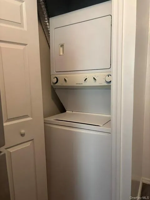 40 Oakwood Road, Huntington, NY, 2 Bedroom Bedrooms, 3 Room Rooms,1 BathroomBathrooms,Residential Lease,For Rent,Oakwood,0,1058564 40 Oakwood Road, Huntington, NY, 2 Bedroom Bedrooms, 3 Room Rooms,1 BathroomBathrooms,Residential Lease,For Rent,Oakwood,0,1058564