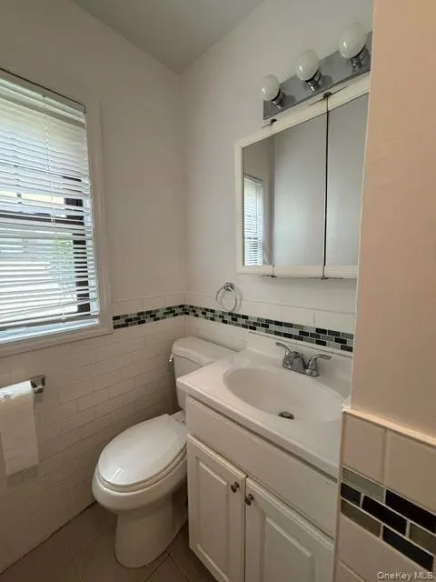 40 Oakwood Road, Huntington, NY, 2 Bedroom Bedrooms, 3 Room Rooms,1 BathroomBathrooms,Residential Lease,For Rent,Oakwood,0,1058564 40 Oakwood Road, Huntington, NY, 2 Bedroom Bedrooms, 3 Room Rooms,1 BathroomBathrooms,Residential Lease,For Rent,Oakwood,0,1058564