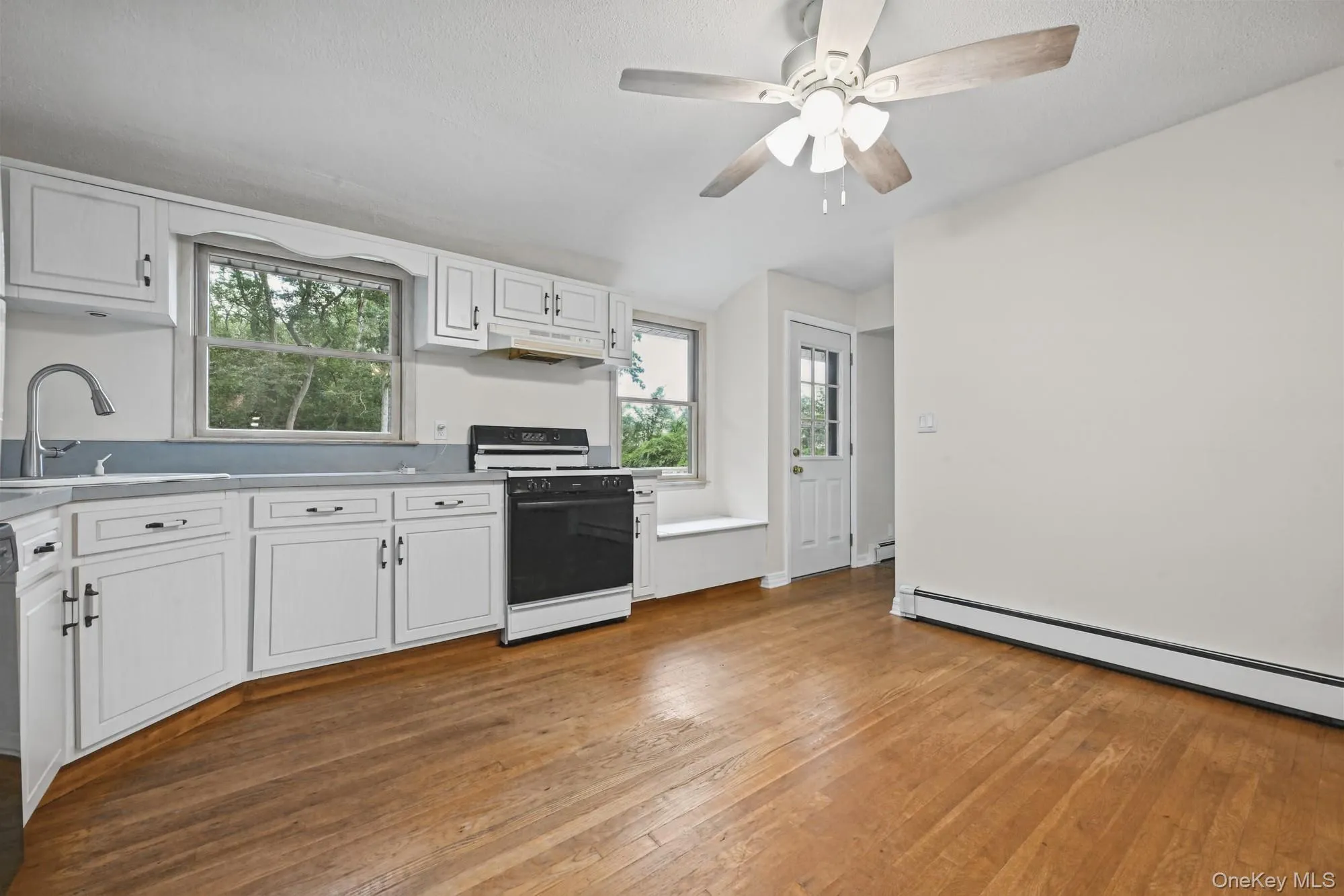 3 Alamo Drive, Brookhaven, NY, 3 Bedrooms Bedrooms, 6 Rooms Rooms,1 BathroomBathrooms,Residential,For Rent,Alamo,0,1058567 3 Alamo Drive, Brookhaven, NY, 3 Bedrooms Bedrooms, 6 Rooms Rooms,1 BathroomBathrooms,Residential,For Rent,Alamo,0,1058567