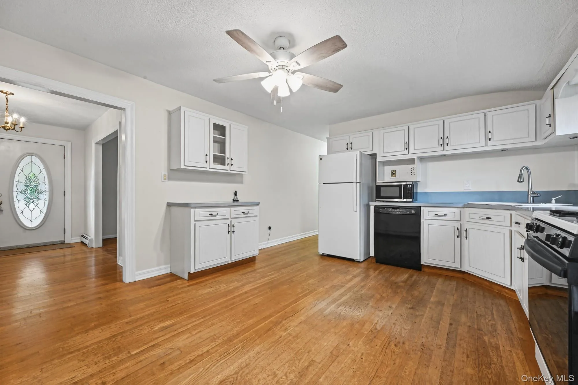 3 Alamo Drive, Brookhaven, NY, 3 Bedrooms Bedrooms, 6 Rooms Rooms,1 BathroomBathrooms,Residential,For Rent,Alamo,0,1058567 3 Alamo Drive, Brookhaven, NY, 3 Bedrooms Bedrooms, 6 Rooms Rooms,1 BathroomBathrooms,Residential,For Rent,Alamo,0,1058567