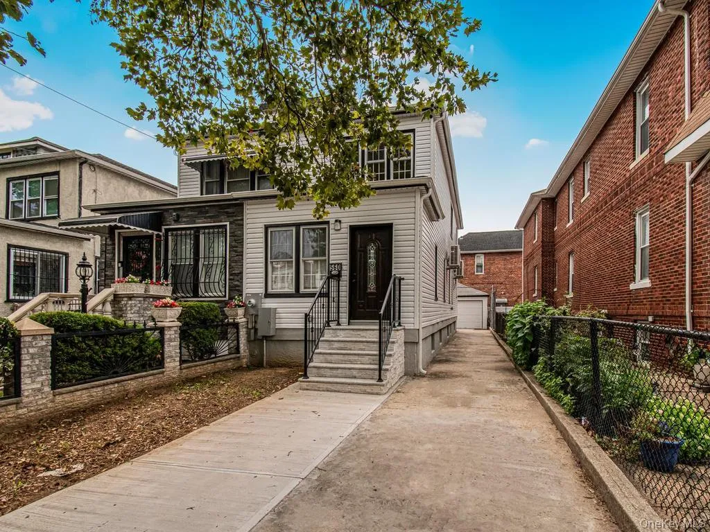 560 Linden Boulevard, New York, NY, 3 Bedrooms Bedrooms, 5 Rooms Rooms,2 BathroomsBathrooms,Residential,For Rent,Linden,0,1058586 560 Linden Boulevard, New York, NY, 3 Bedrooms Bedrooms, 5 Rooms Rooms,2 BathroomsBathrooms,Residential,For Rent,Linden,0,1058586